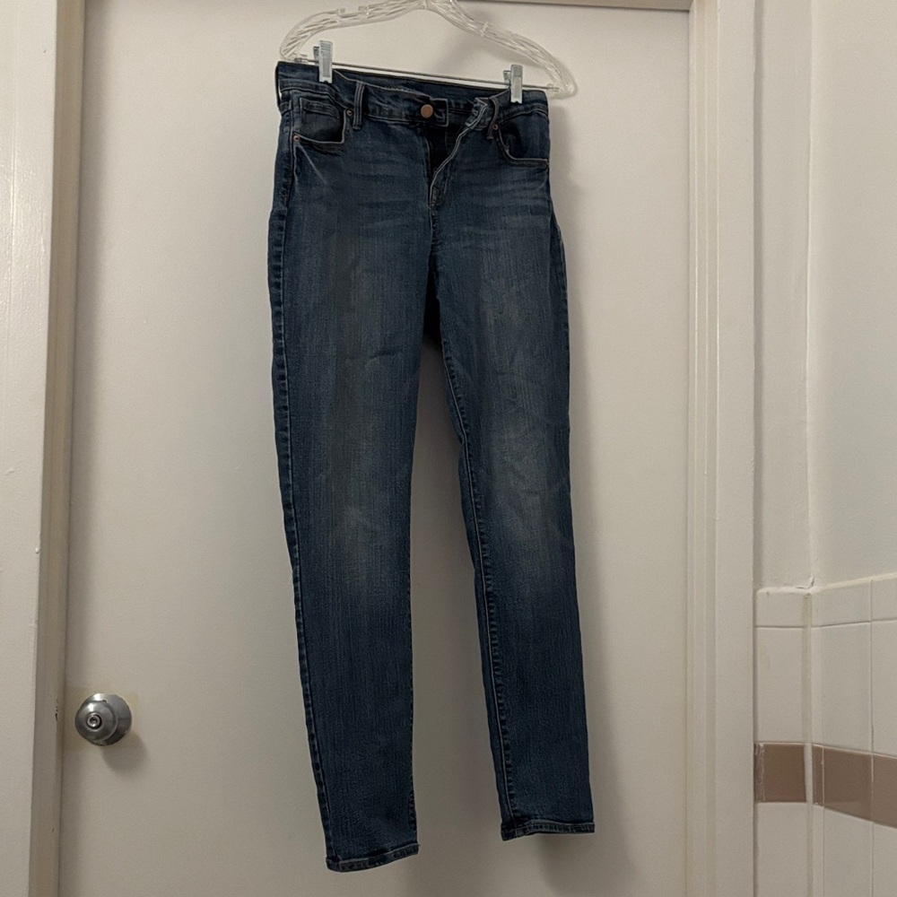 Old Navy Women's Skinny Jeans in Dark Blue